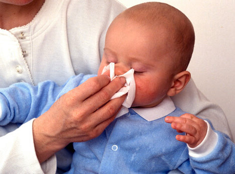 Насморк у грудничка