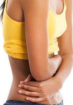 Девушка с болями в животе