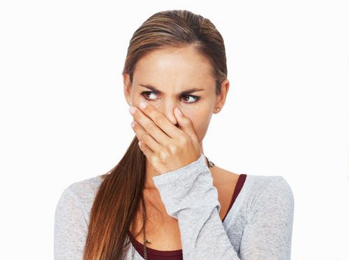 девушку тошнит