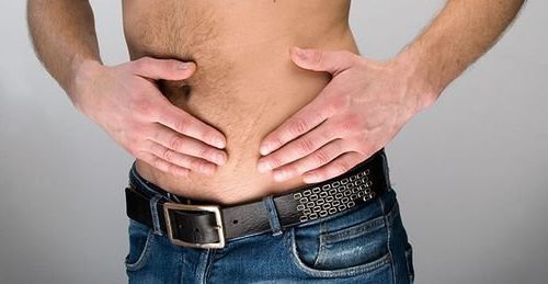 мужчине болит бок