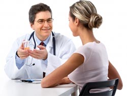 девушка у врача на приеме