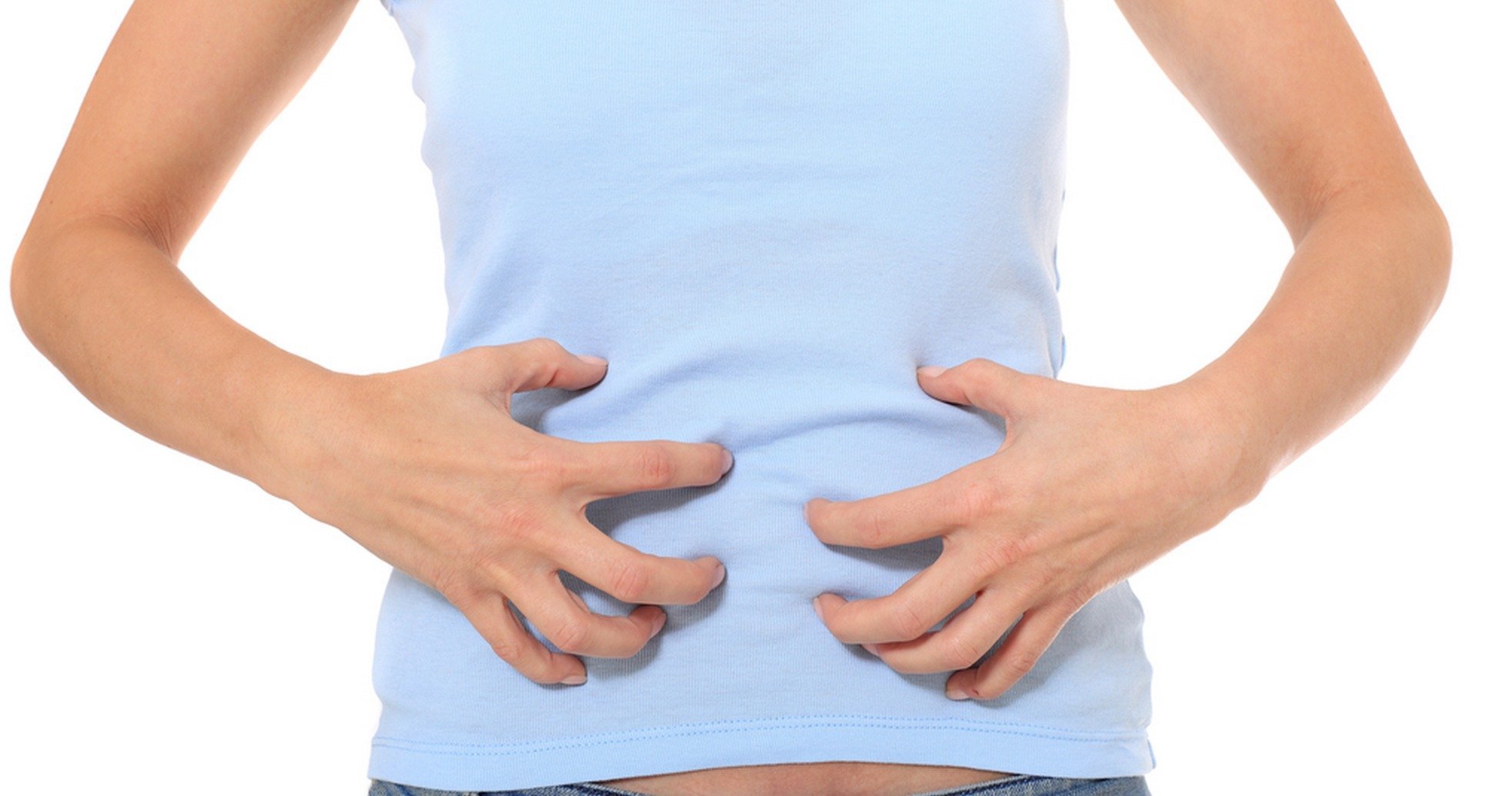 девушка держится за живот