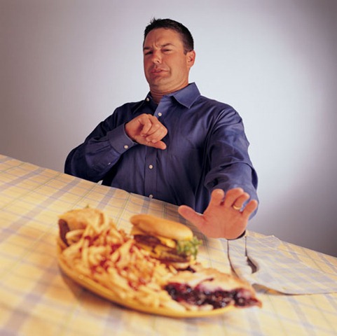 мужчина и фаст фуд