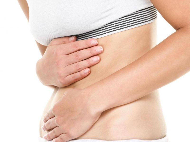 боли в животе у девушки