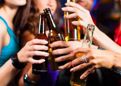 Выпивка на празднике