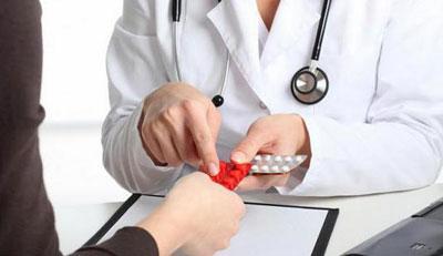 Врач назначает лекарства