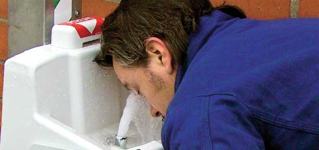 промывание глаза при ожоге