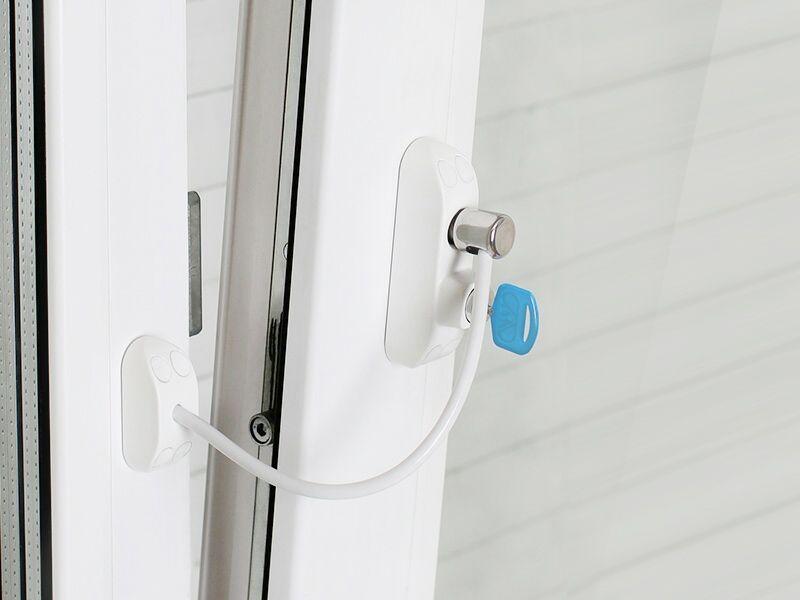 Детский замок для пластиковых окон
