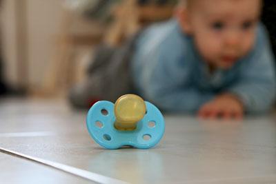 Пустышка на полу