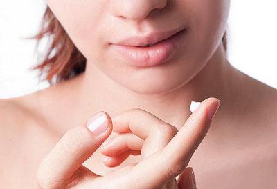 Крем на руке