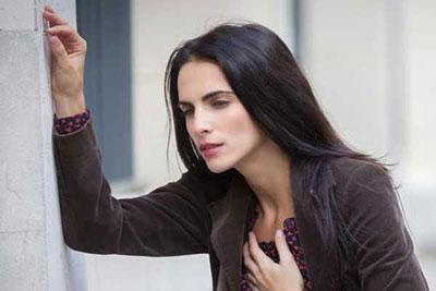 Одышка у девушки