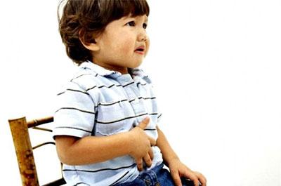 У ребенка болит живот