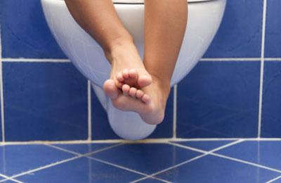 Человек в туалете