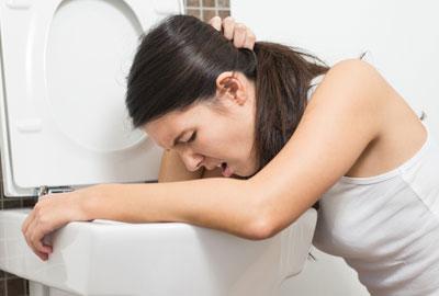 Рвота у девушки