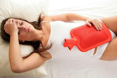 Грелка на животе