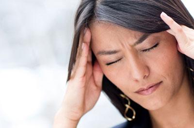 Головная боль у девушки