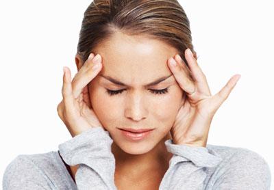 Мигрень у девушки