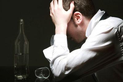 Мужчина алкоголик