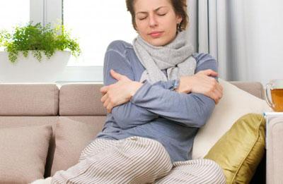 Озноб у девушки