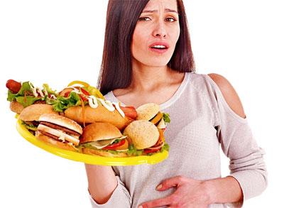 Девушка и фастфуд