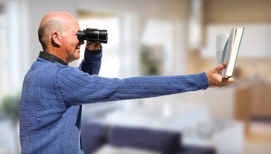 как читают пожилые