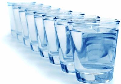 Стаканы с водой