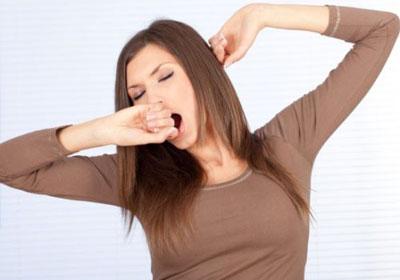 Сонливость у девушки