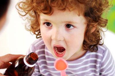 Лекарство в мерной ложке